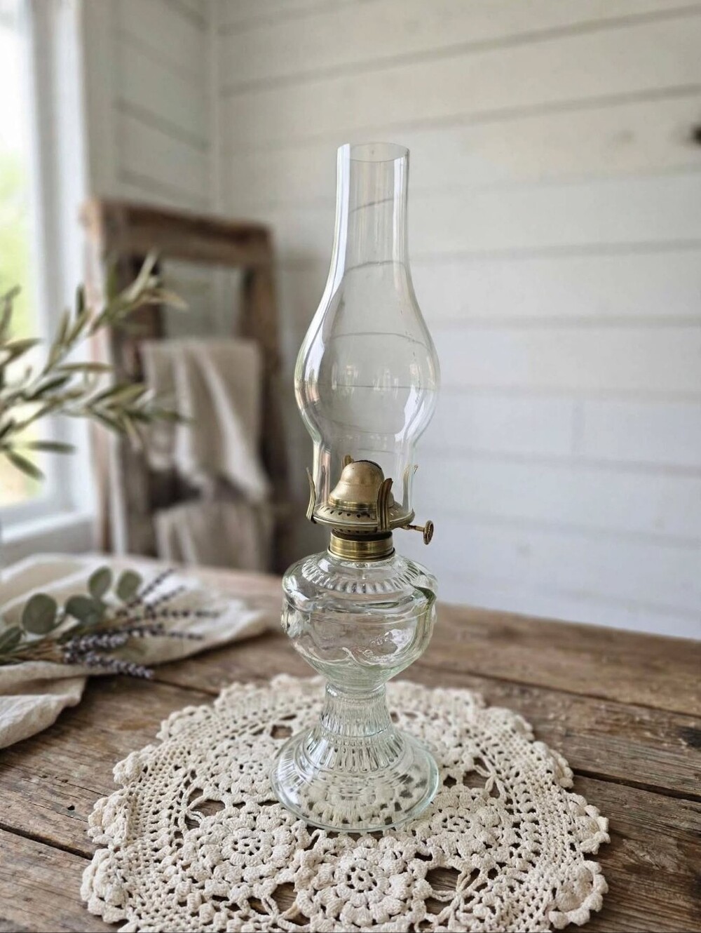 Vintage An Qing Clear Glass Bird Oil Lamp